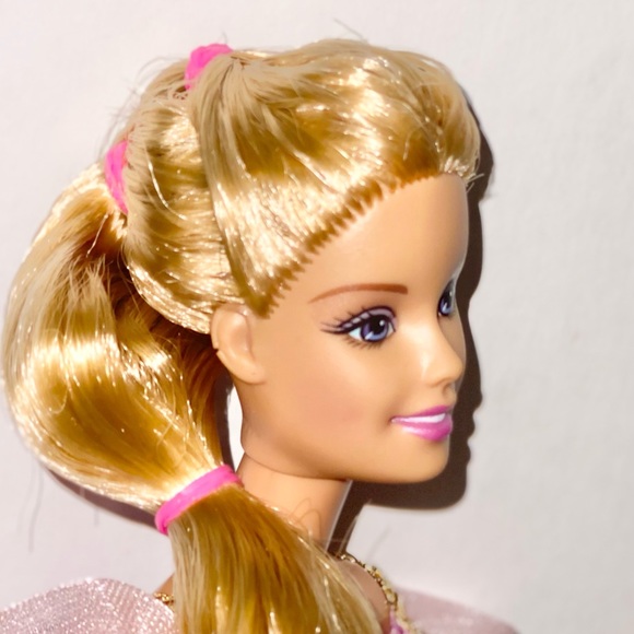 2004 Barbie The Fairytale Collection - Rapunzel Doll Mattel #B5826 - Picture 8 of 11